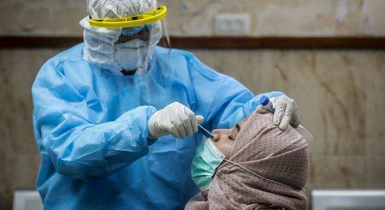 Covid-19  : un nouveau record hebdomadaire de 9,5 millions de cas mais moins de décès (OMS)